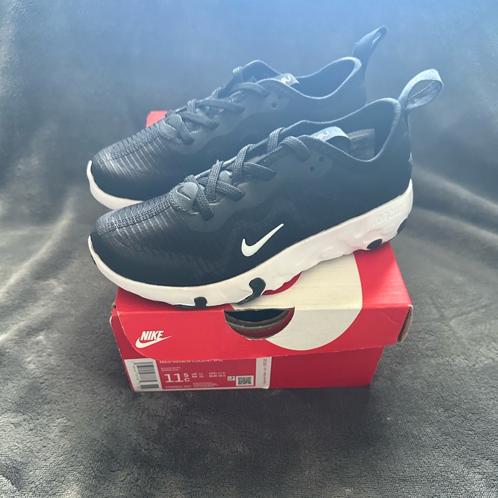BNIB kids Nike Renew sneakers